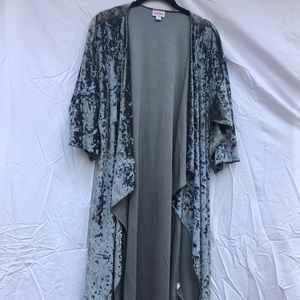 🖤 Closet Cleanout 🖤 LuLaRoe Shirley Medium